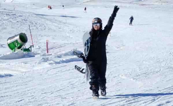 Romanyalı şarkıcı Inna, Erciyes’ta kayak yaptı