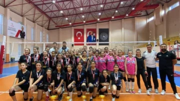 Kayseri’de Mini Voleybol Şenliği Düzenlendi