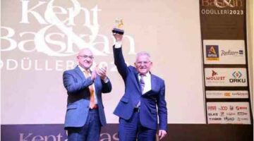 Kayseri Büyükşehir Belediye Başkanı Dr. Memduh Büyükkılıç, İç Anadolu Bölgesi’nin En Başarılı Belediye Başkanı Ödülü’ne layık görüldü