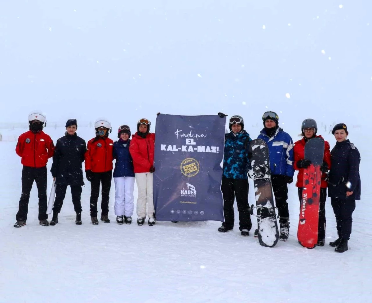 Kayseri’de Erciyes’e kayak yapmaya gelenlere KADES ve Kadına El Kal-Ka-Maz bilgilendirmesi