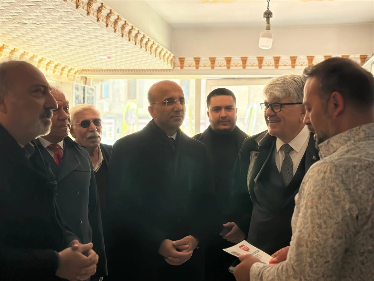 CHP Kayseri Büyükşehir Belediye Başkan Adayı Murat Molu, Kocasinan ilçesinde esnafı ziyaret etti