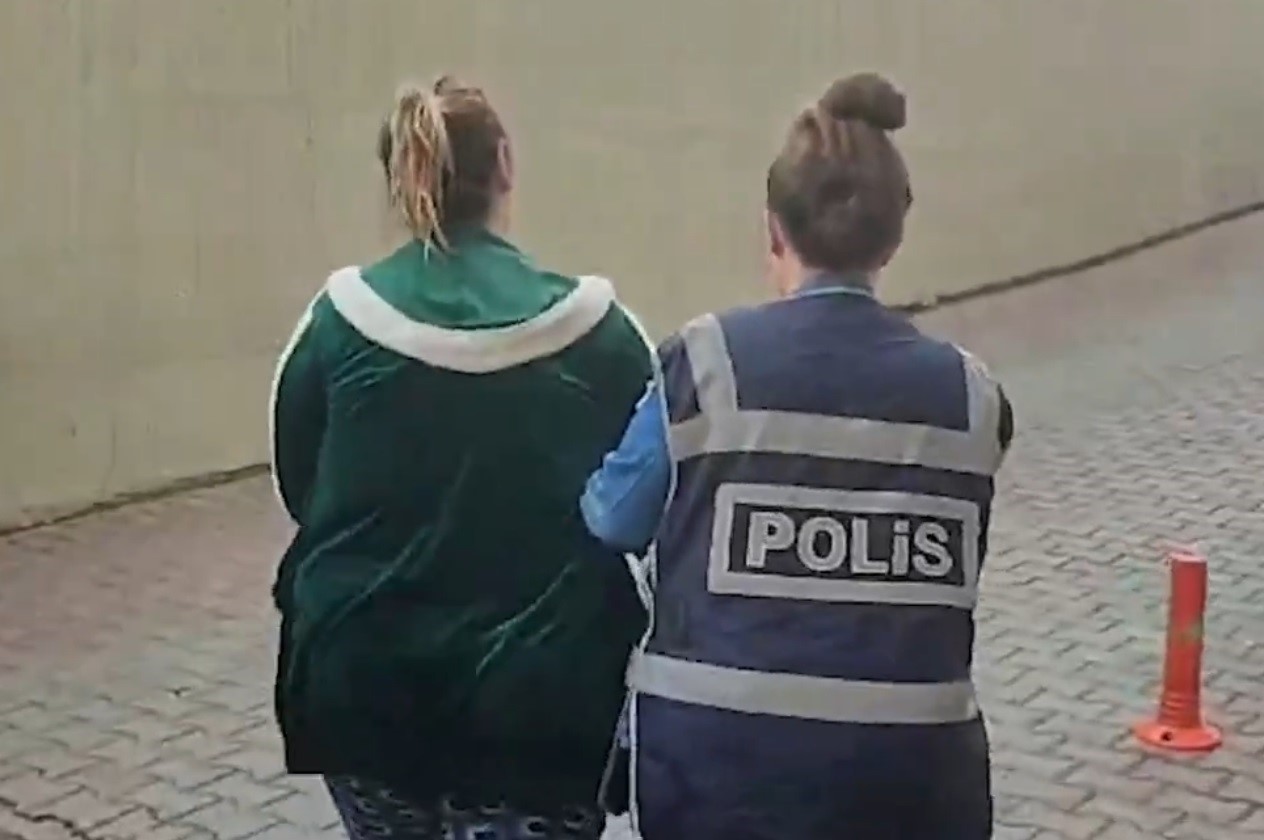 Kayseri’de 30 Ayrı Yakalama Kararı Bulunan Kadın Polis Tarafından Yakalandı