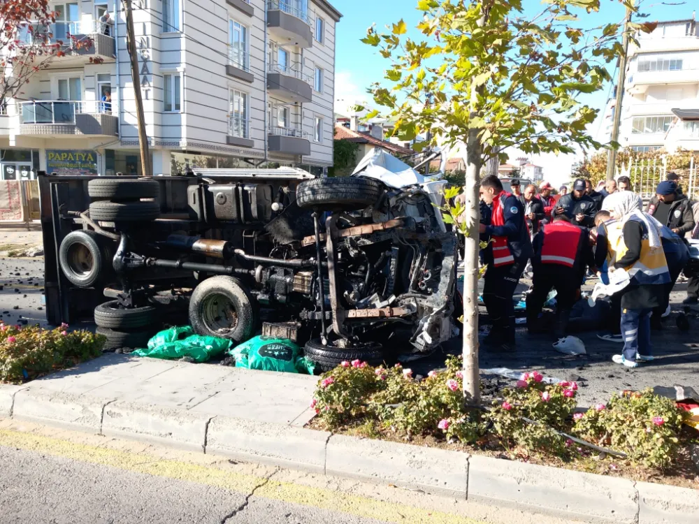 Kömür yüklü kamyon otomobille çarpıştı! 1 ölü 6 yaralı