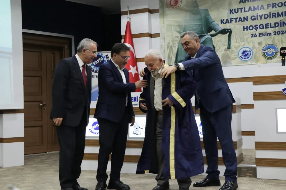 Yılın Ahisi Mükremin Akdemir’e kaftan giydirildi