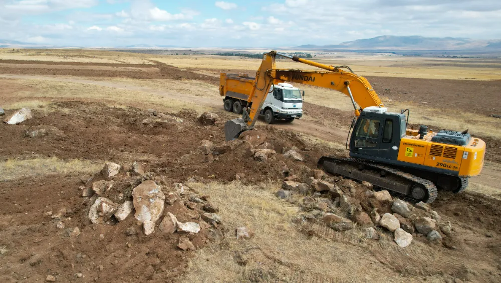 Develi ilçesinde elverişsiz alanlar tarıma kazandırıldı