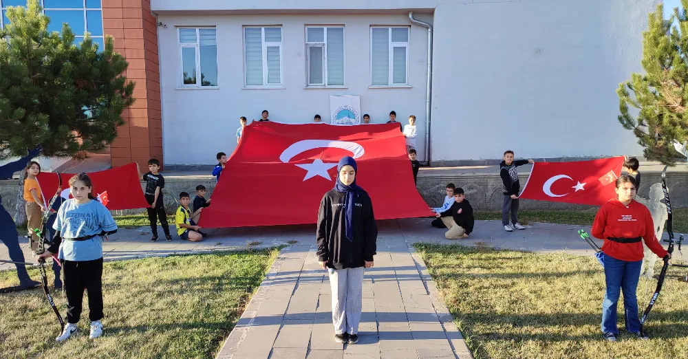 TUSAŞ şehitleri Sarıoğlan’da öğrenciler tarafından anıldı