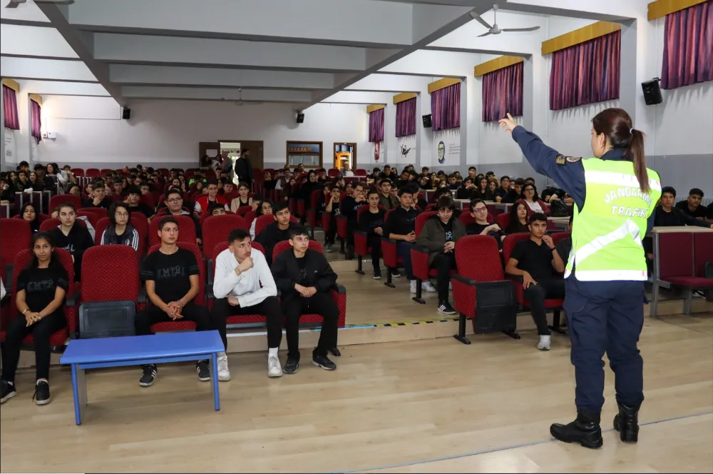 Jandarma trafik ekipleri, 260 öğrenciye eğitim verdi