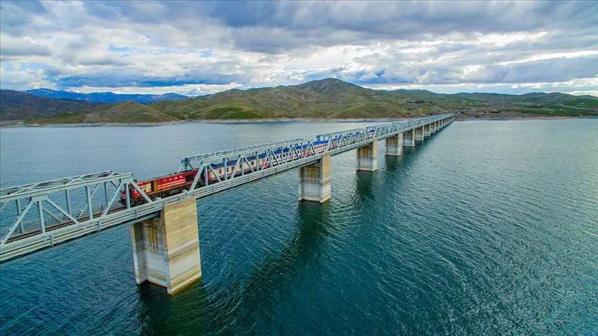 Öğretmenlere bu tarihlerde trenlerde yüzde 50 indirim!