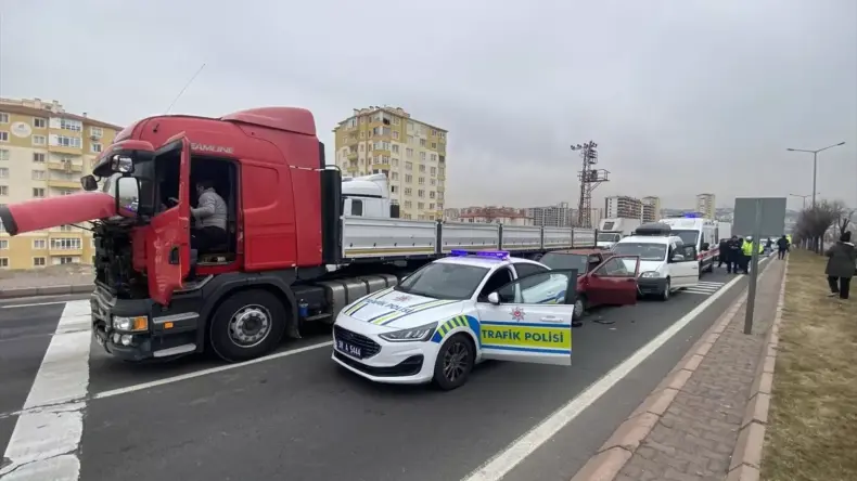 Kayseri’de Zincirleme Trafik Kazası